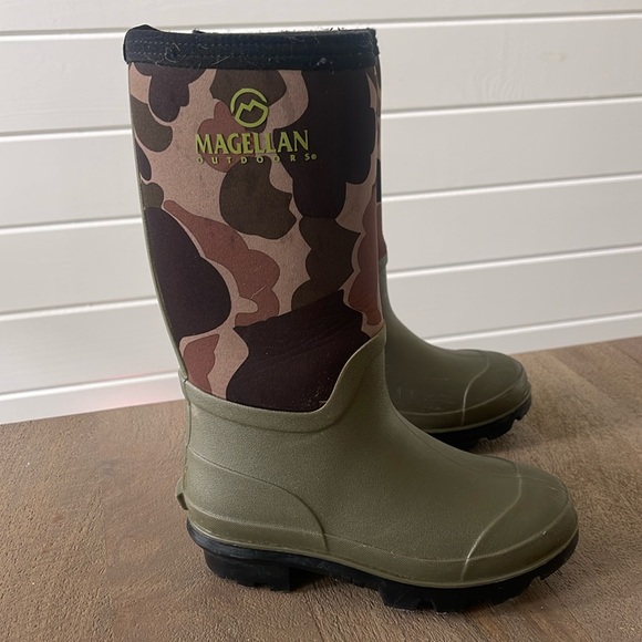 Magellan Outdoors Other - Magellan Camouflage Boots Size 2D ***Like New***